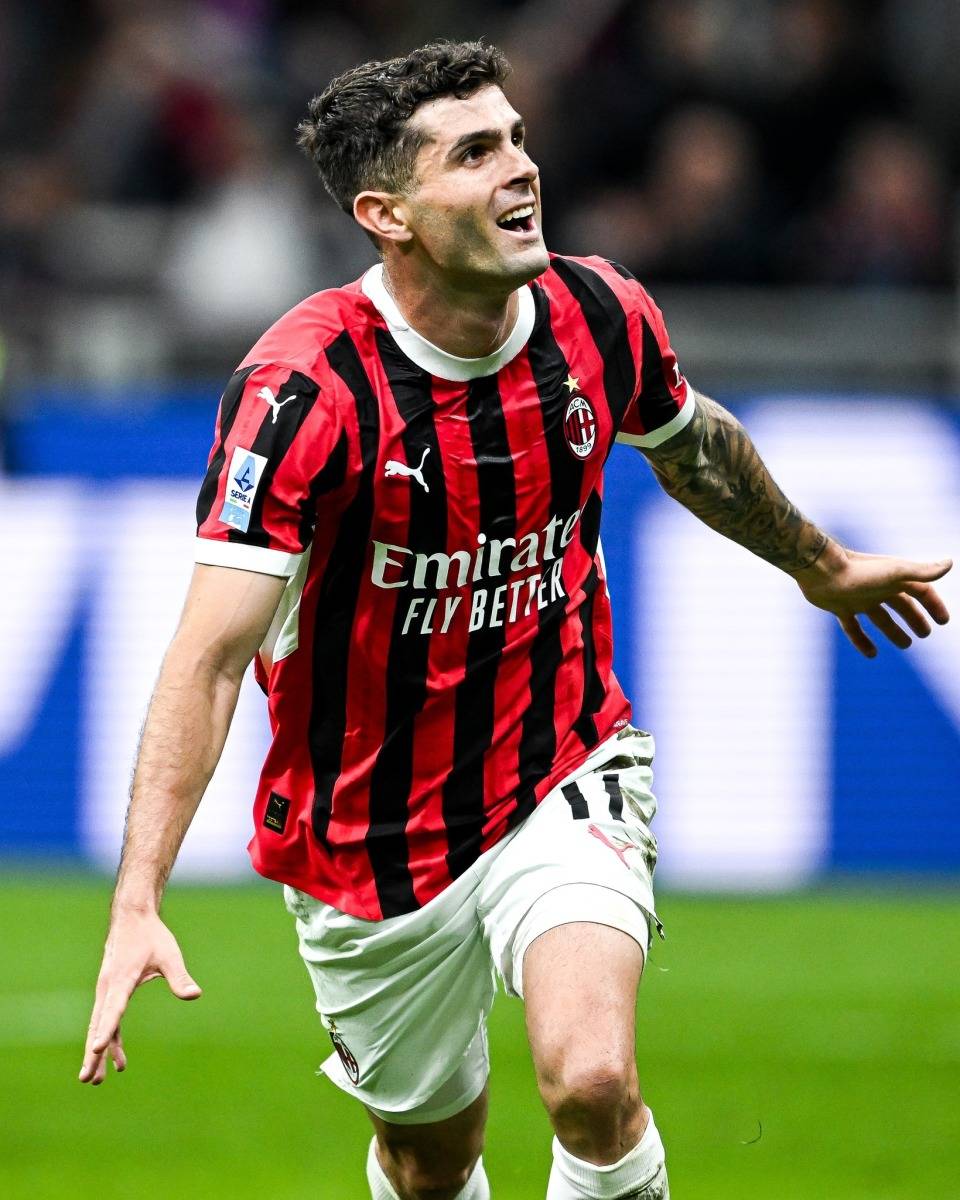 AC米兰训练开放日，冲刺阶段单刀错失引欢呼，NBA季后赛在即，团队化学反应显著的简单介绍